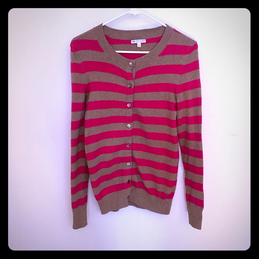 4/$20 Gap beige and pink cardigan